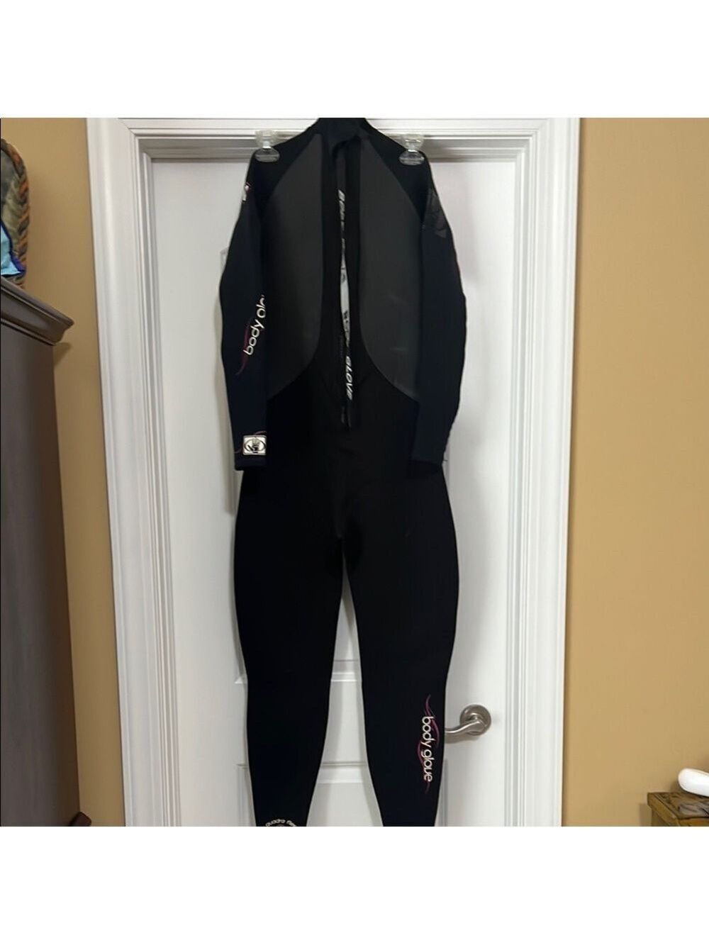Body Glove Black Wetsuit with Pink Details. Size 9/10.  Excellent condition